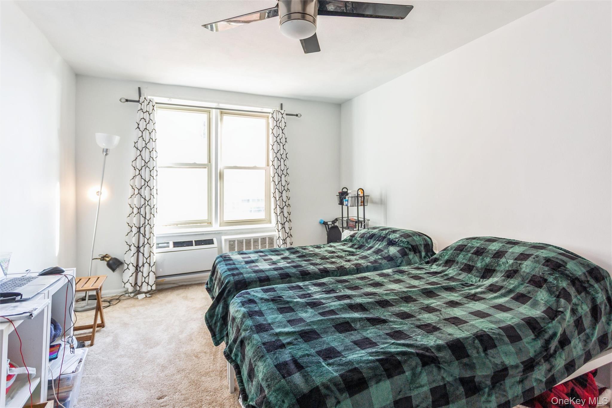 #10 photo, 560 W Broadway, नासाउ काउंटी Long Beach , NY 11561