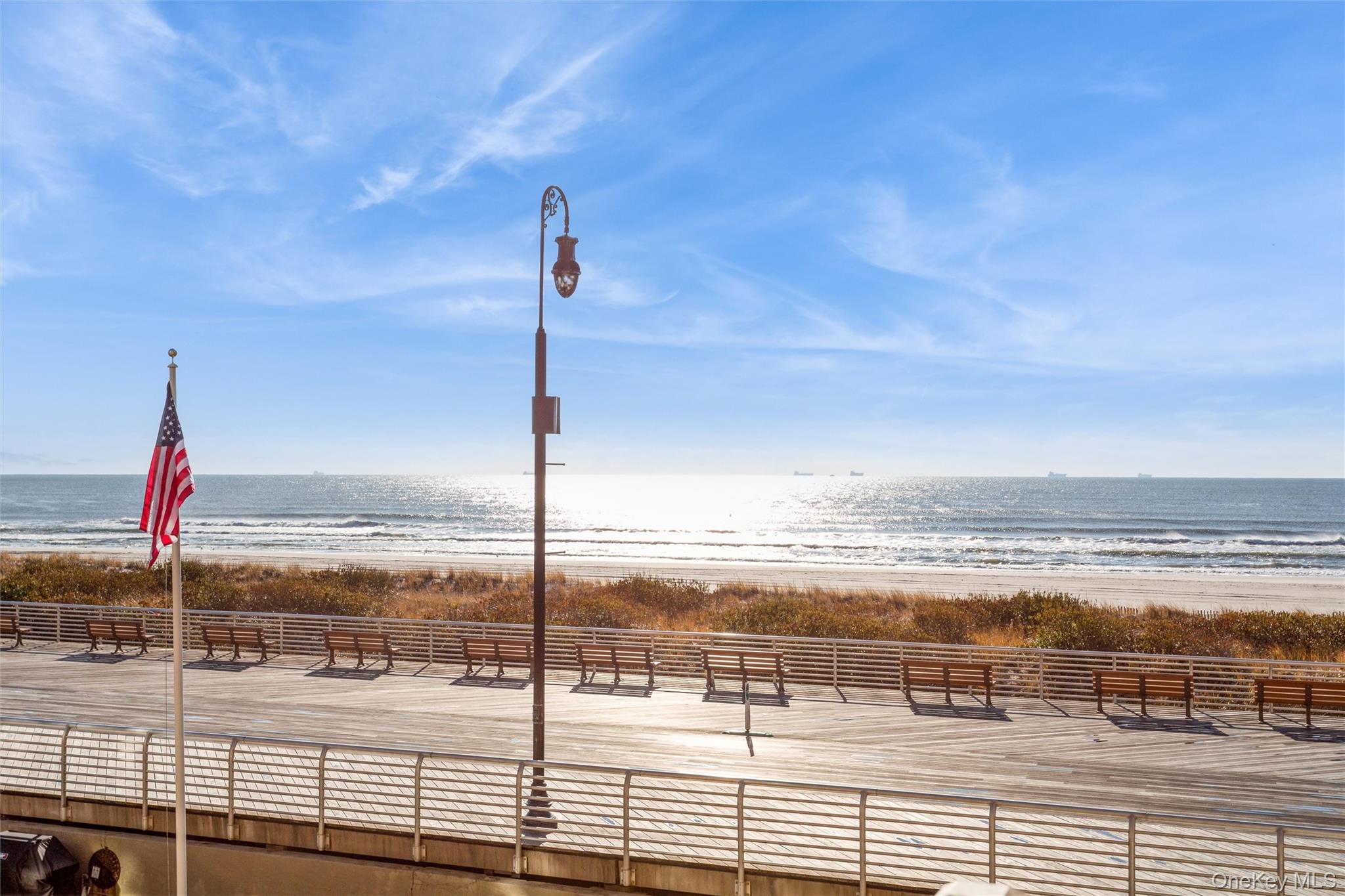 #14 photo, 560 W Broadway, नासाउ काउंटी Long Beach , NY 11561