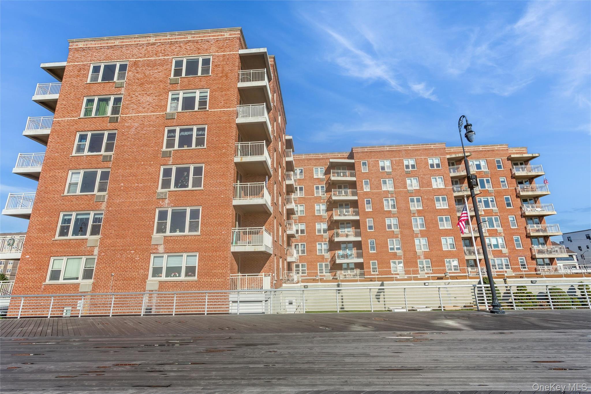 #15 photo, 560 W Broadway, नासाउ काउंटी Long Beach , NY 11561