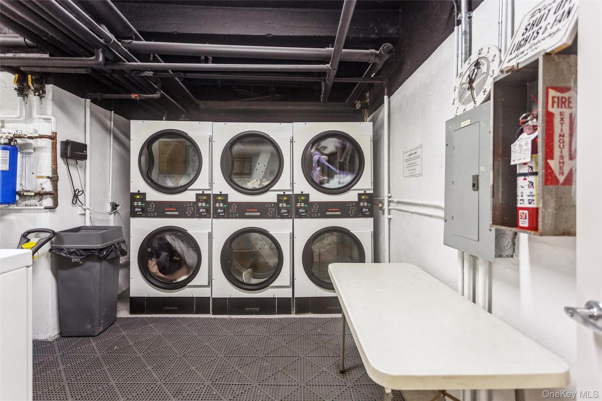 #19 photo, 560 W Broadway, नासाउ काउंटी Long Beach , NY 11561