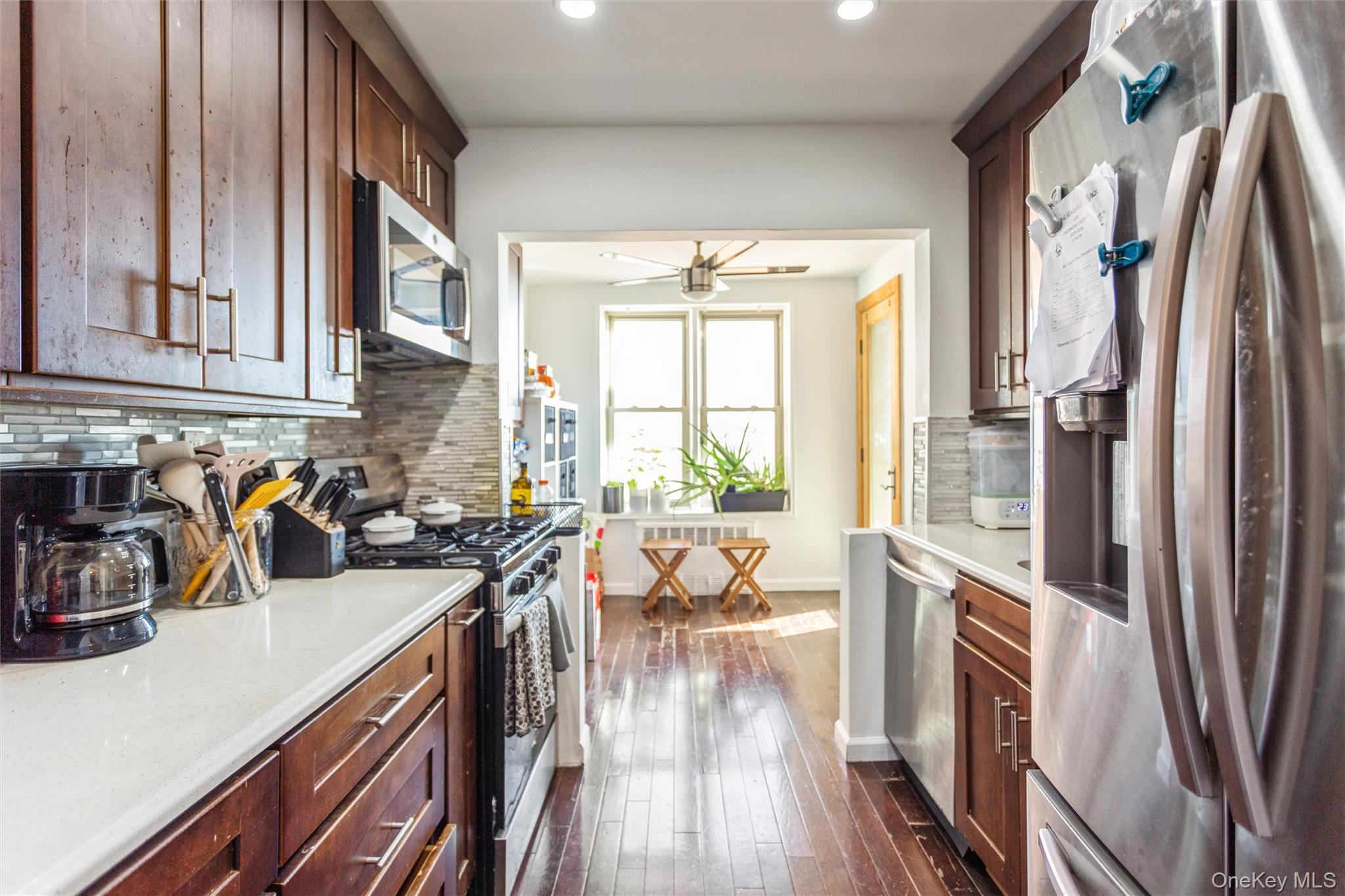 #2 photo, 560 W Broadway, नासाउ काउंटी Long Beach , NY 11561