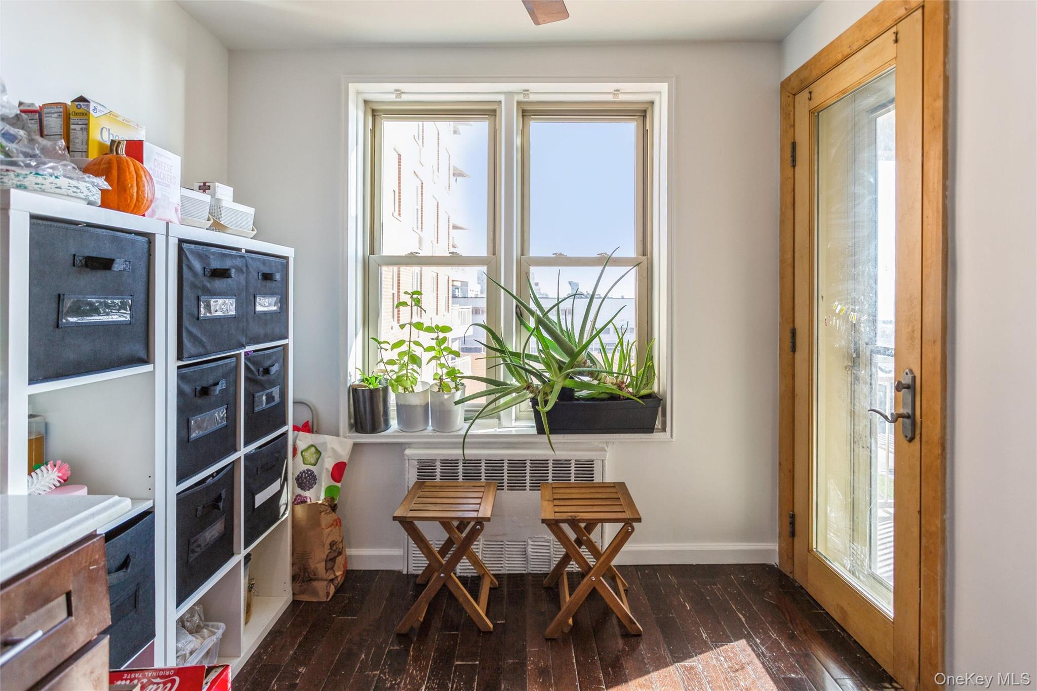 #4 photo, 560 W Broadway, नासाउ काउंटी Long Beach , NY 11561