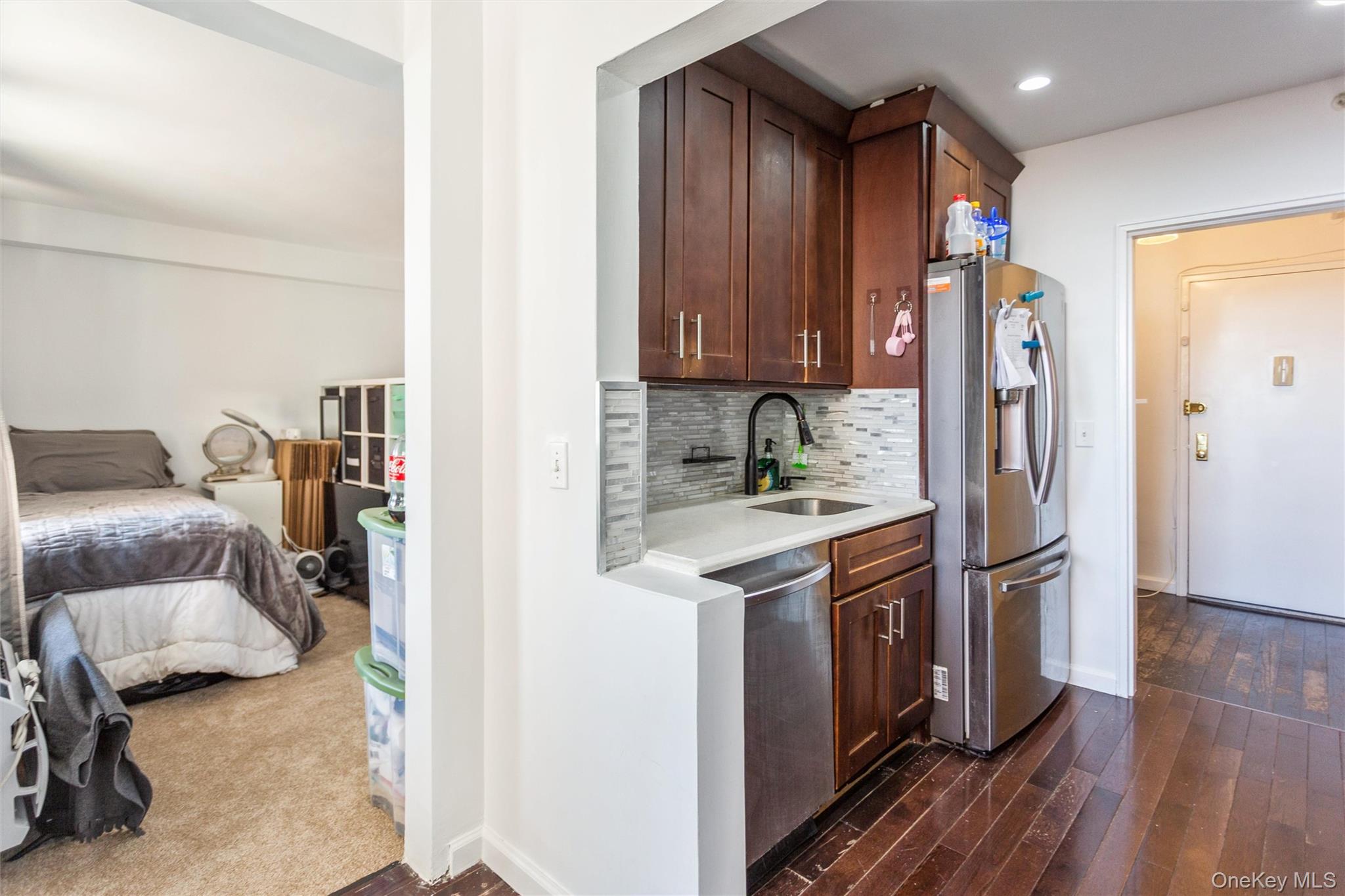 #6 photo, 560 W Broadway, नासाउ काउंटी Long Beach , NY 11561