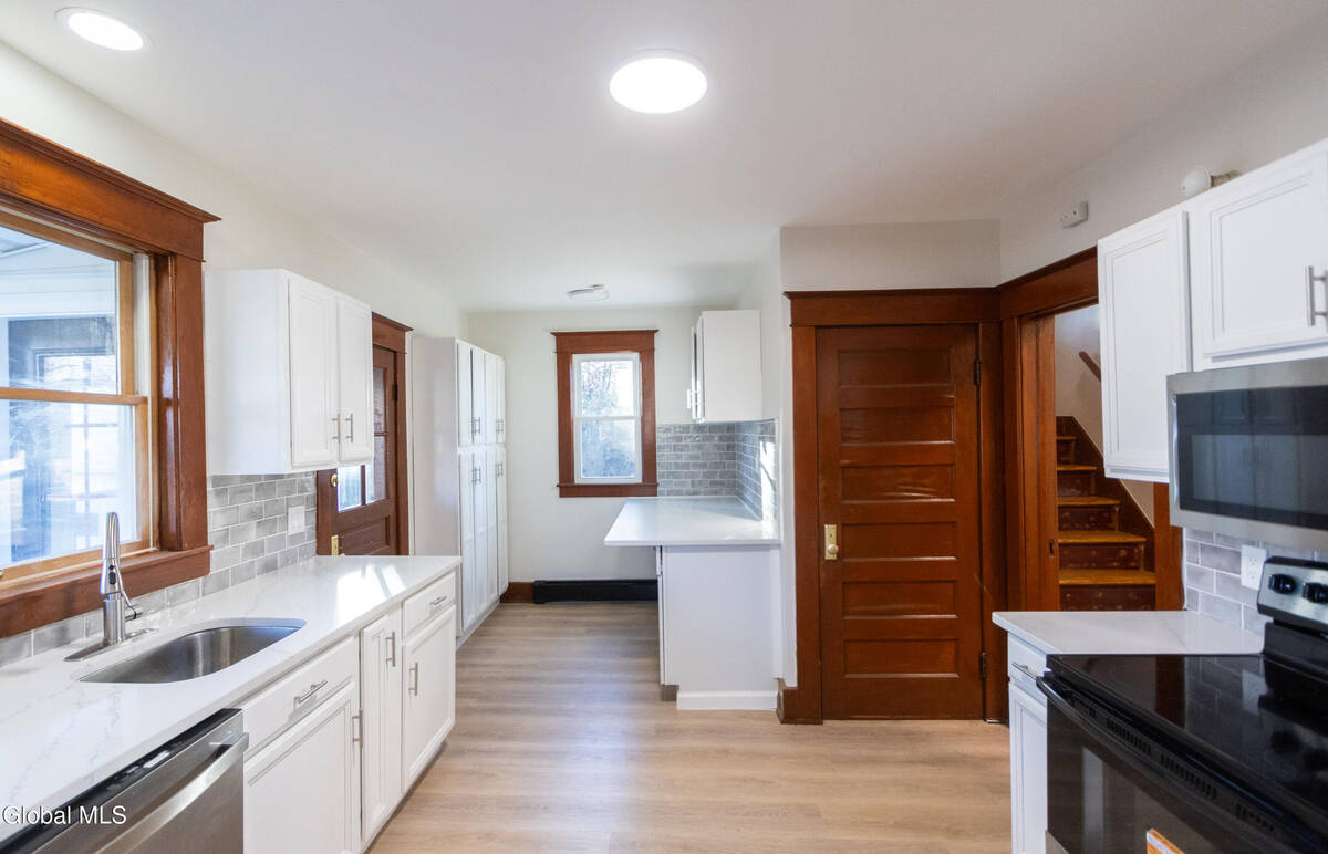 #5 photo, 1941 Helderberg Avenue, Rotterdam , NY 12306