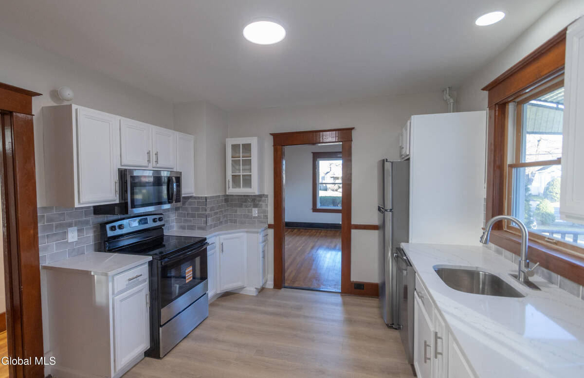 #6 photo, 1941 Helderberg Avenue, Rotterdam , NY 12306