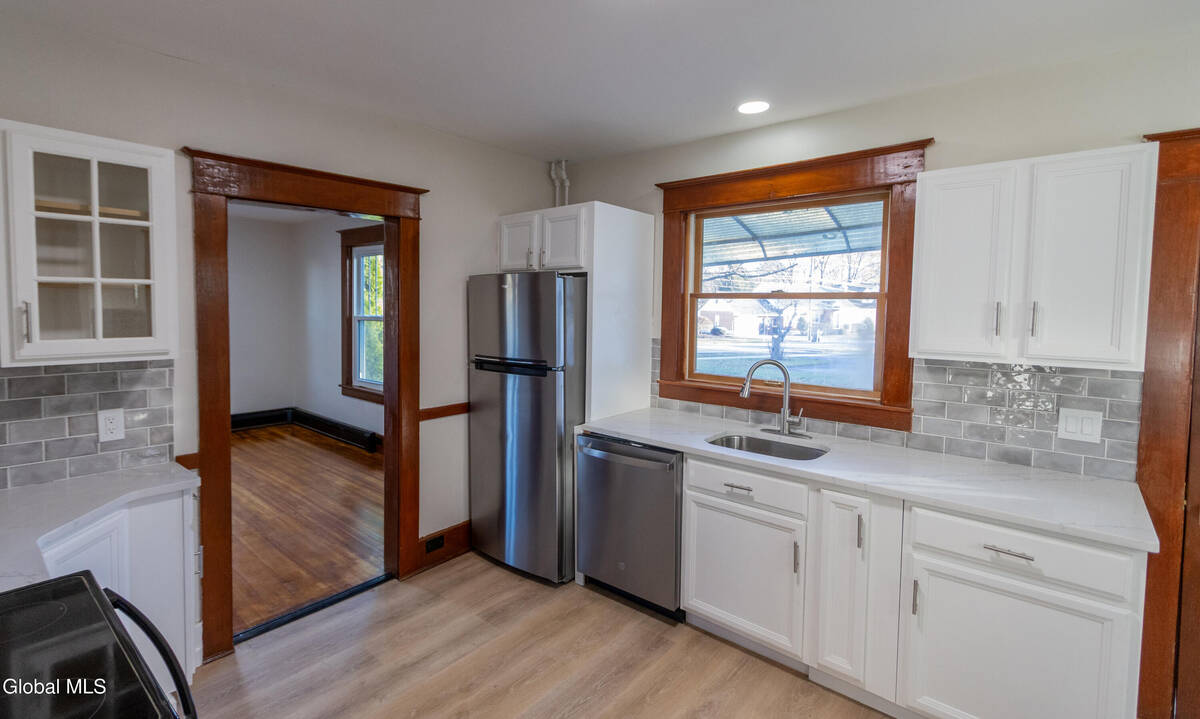 #7 photo, 1941 Helderberg Avenue, Rotterdam , NY 12306