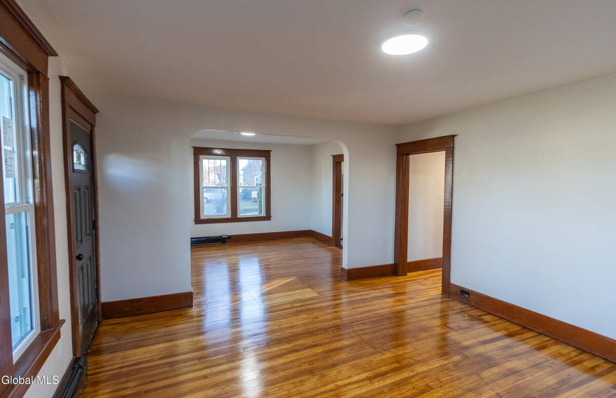 #8 photo, 1941 Helderberg Avenue, Rotterdam , NY 12306