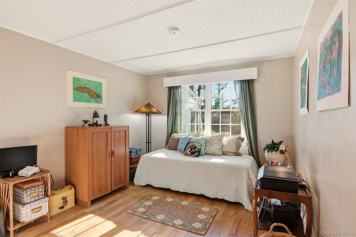 #13 photo, 8 Old Wood Road, Stony Brook , NY 11790