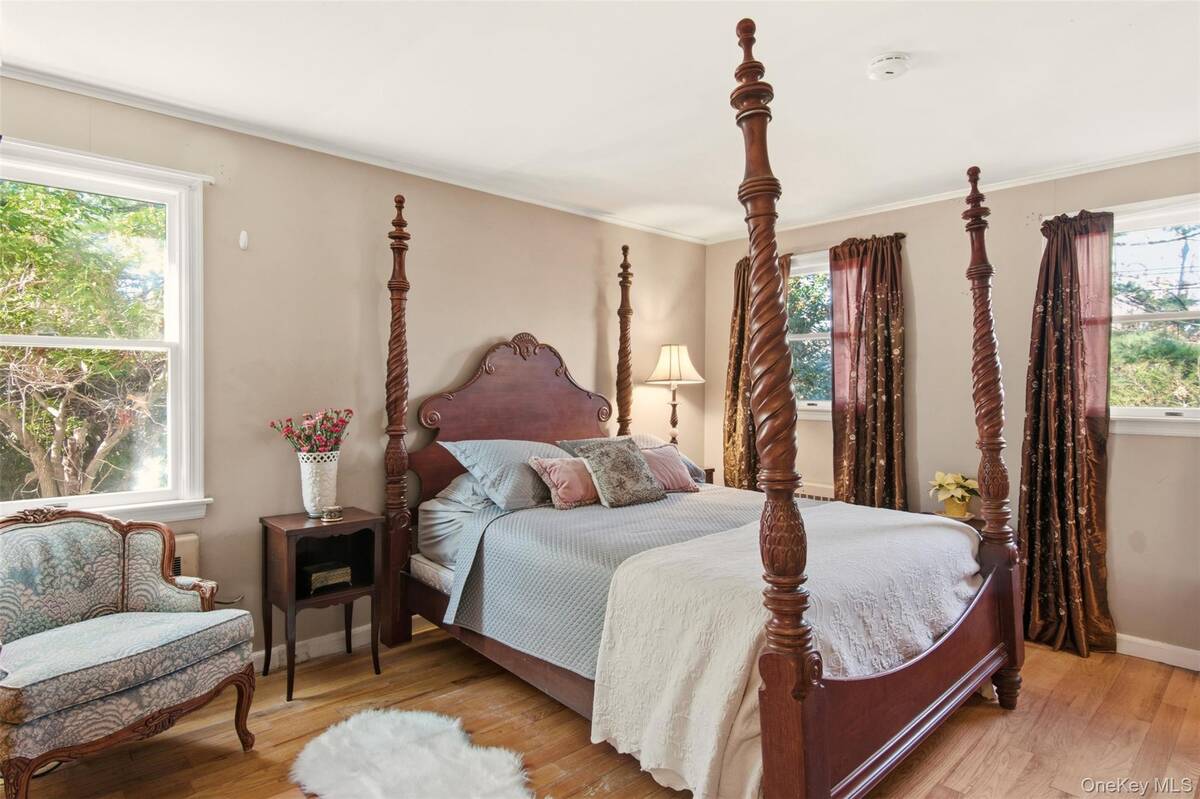 #15 photo, 8 Old Wood Road, Stony Brook , NY 11790