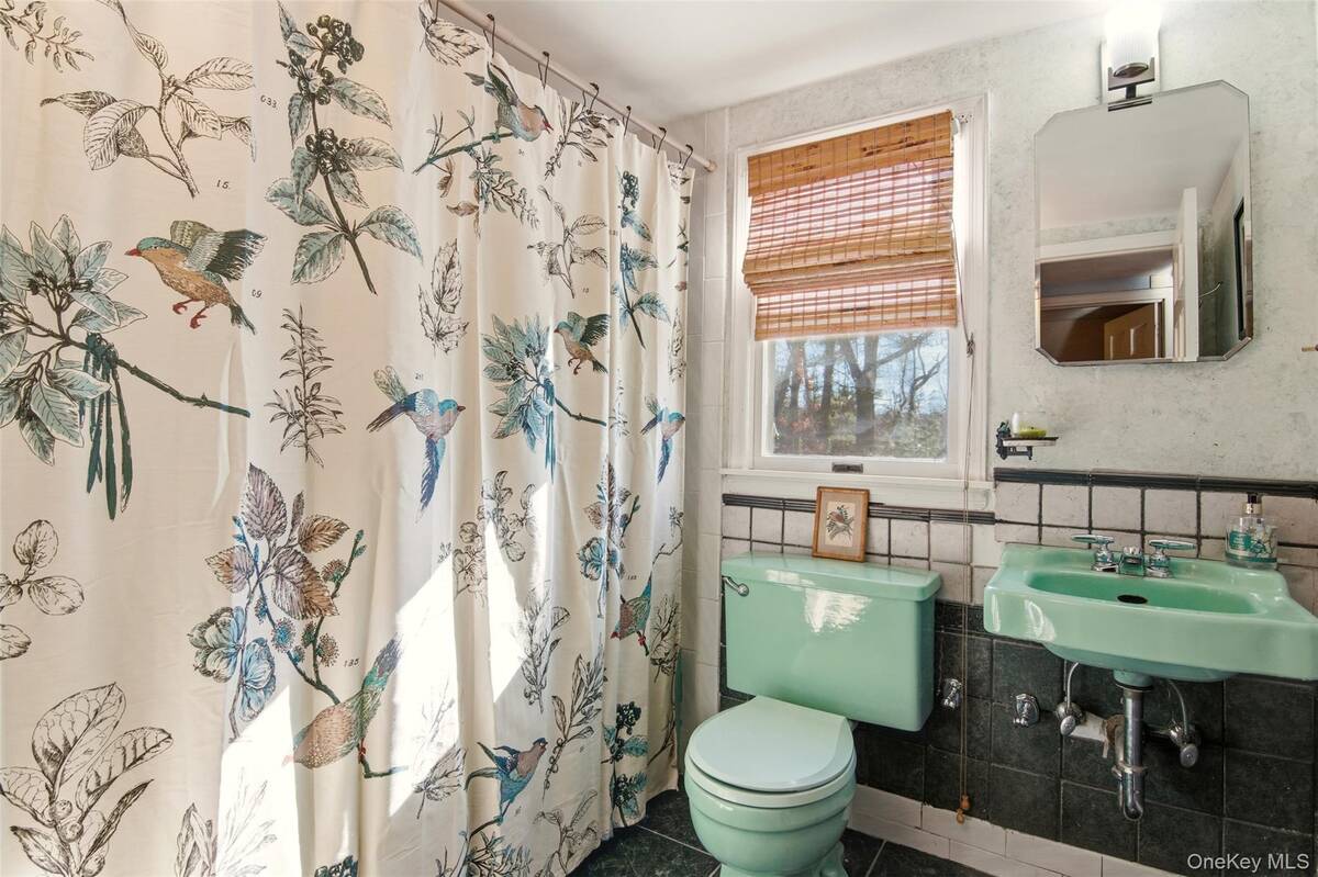 #20 photo, 8 Old Wood Road, Stony Brook , NY 11790