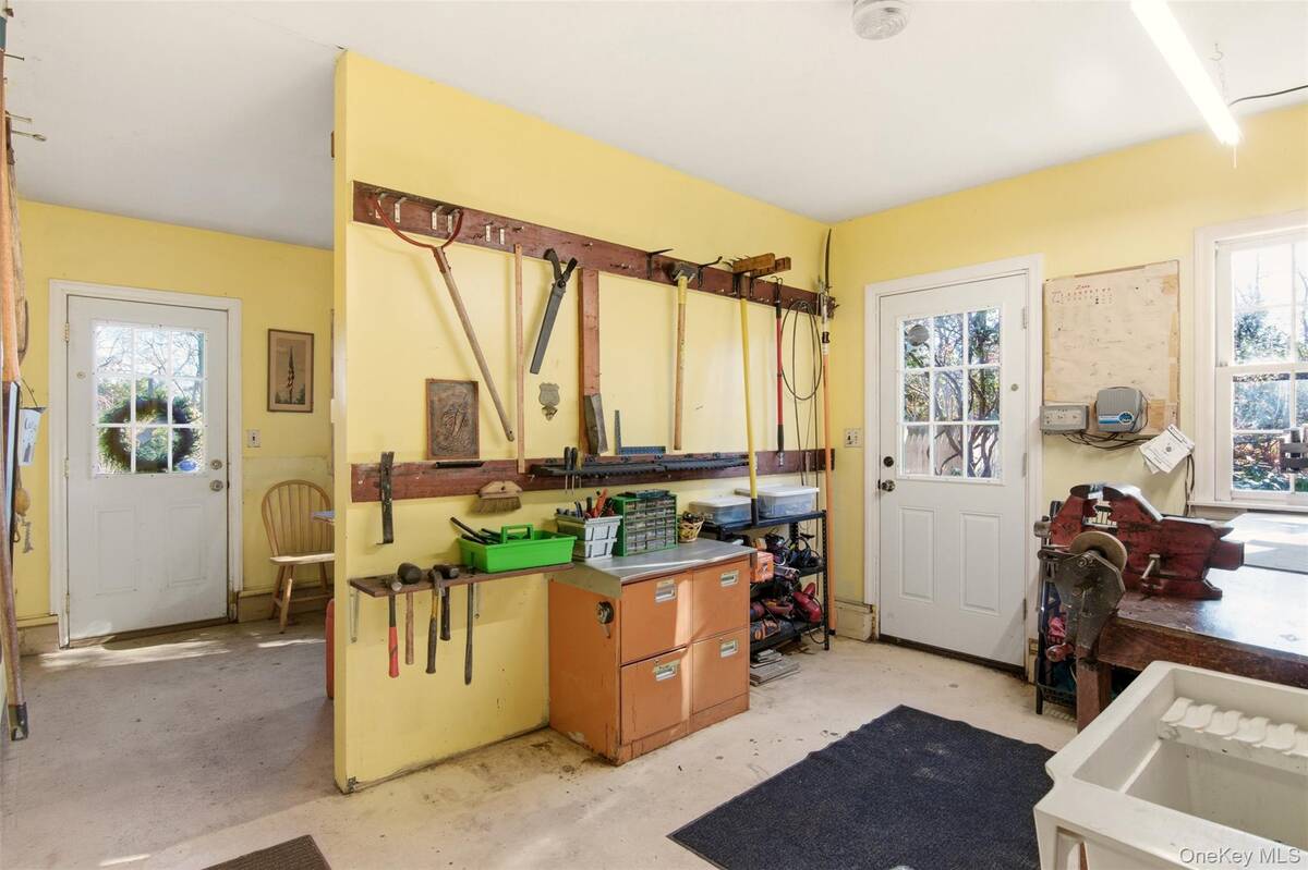 #24 photo, 8 Old Wood Road, Stony Brook , NY 11790