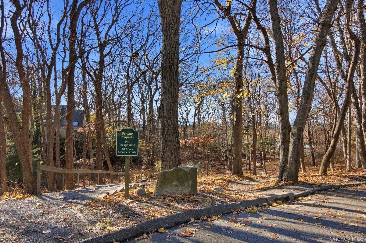 #29 photo, 8 Old Wood Road, Stony Brook , NY 11790