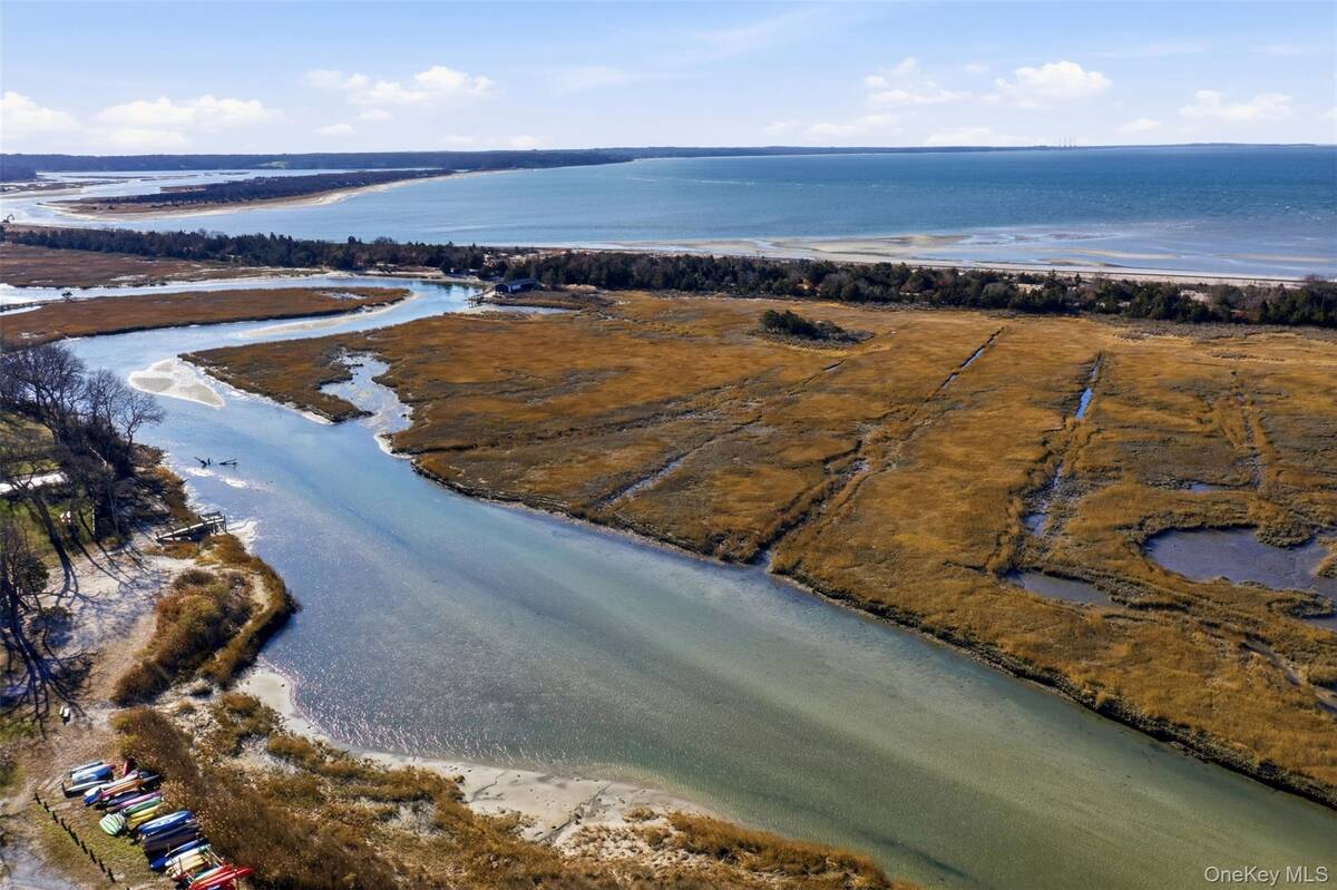 #34 photo, 8 Old Wood Road, Stony Brook , NY 11790