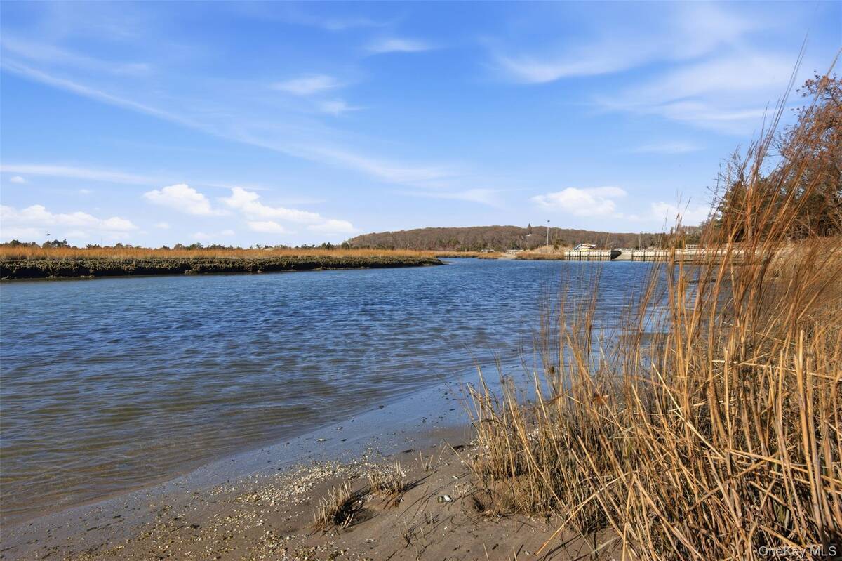 #35 photo, 8 Old Wood Road, Stony Brook , NY 11790