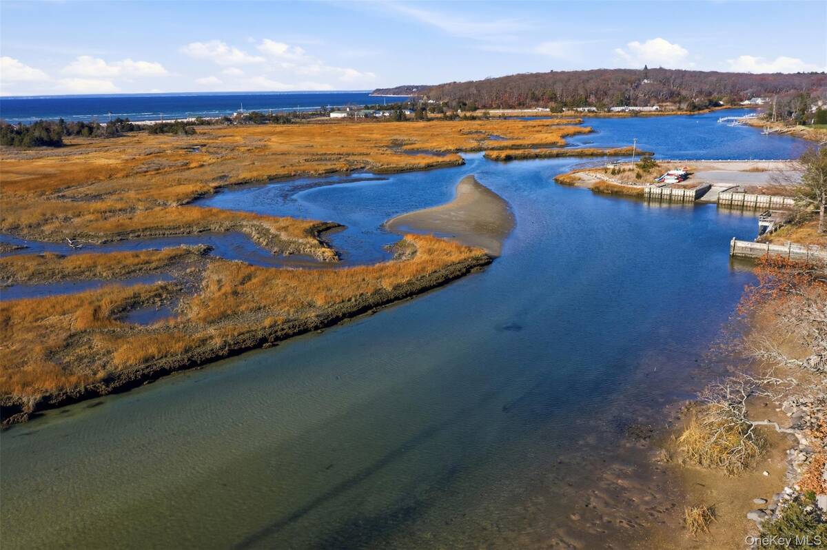 #37 photo, 8 Old Wood Road, Stony Brook , NY 11790