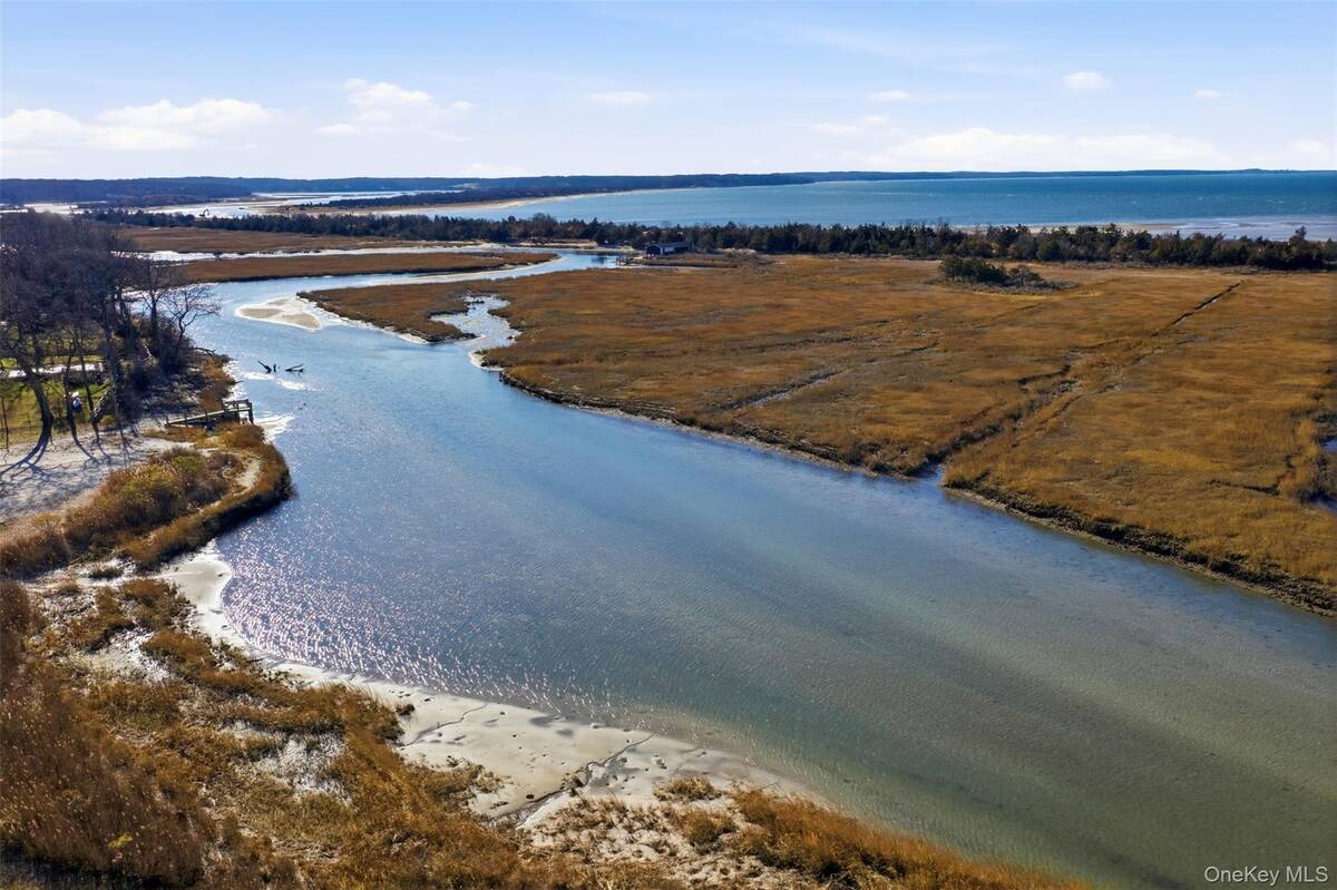 #38 photo, 8 Old Wood Road, Stony Brook , NY 11790