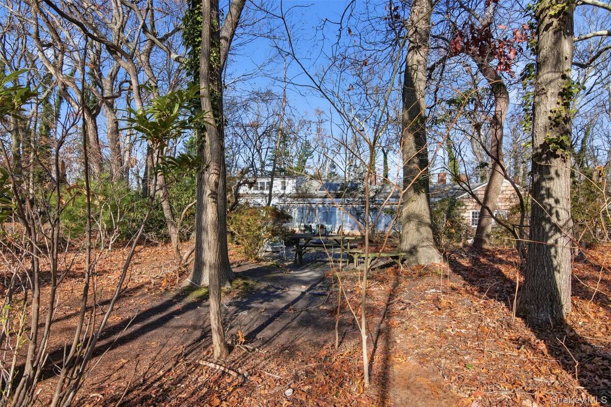 #39 photo, 8 Old Wood Road, Stony Brook , NY 11790