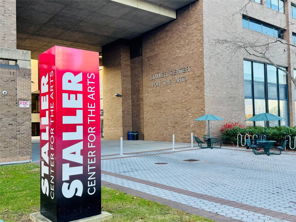 #42 photo, 8 Old Wood Road, Stony Brook , NY 11790