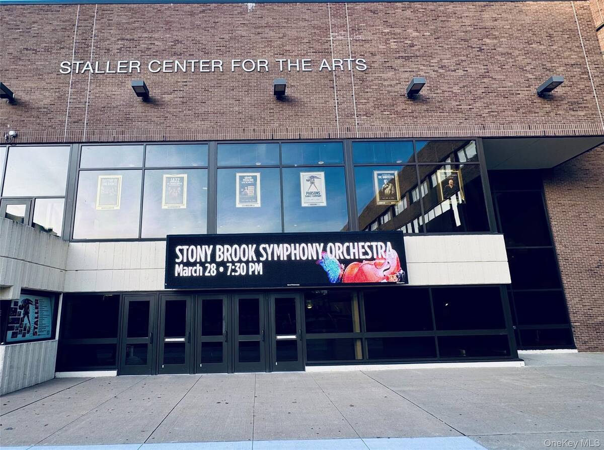 #43 photo, 8 Old Wood Road, Stony Brook , NY 11790