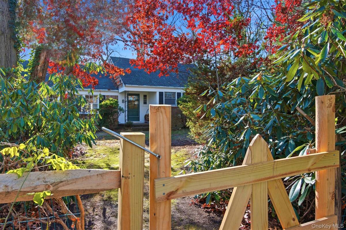 #48 photo, 8 Old Wood Road, Stony Brook , NY 11790