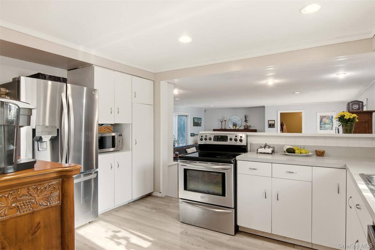 #7 photo, 8 Old Wood Road, Stony Brook , NY 11790