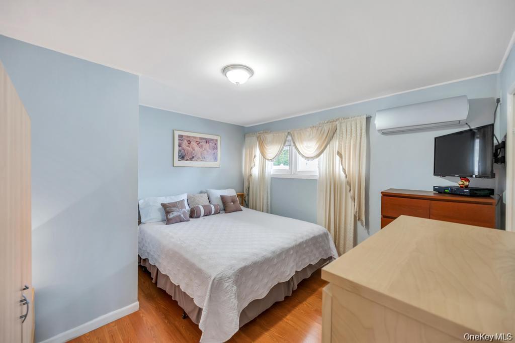 #12 photo, 46 Hardy Lane, Westbury , NY 11590