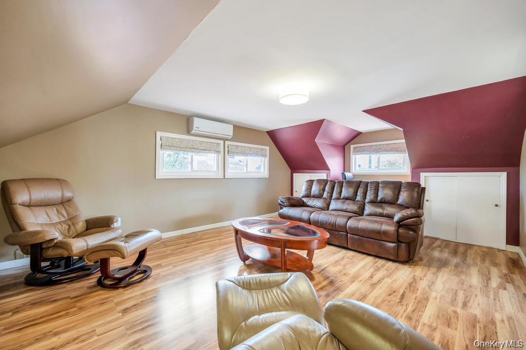 #18 photo, 46 Hardy Lane, Westbury , NY 11590