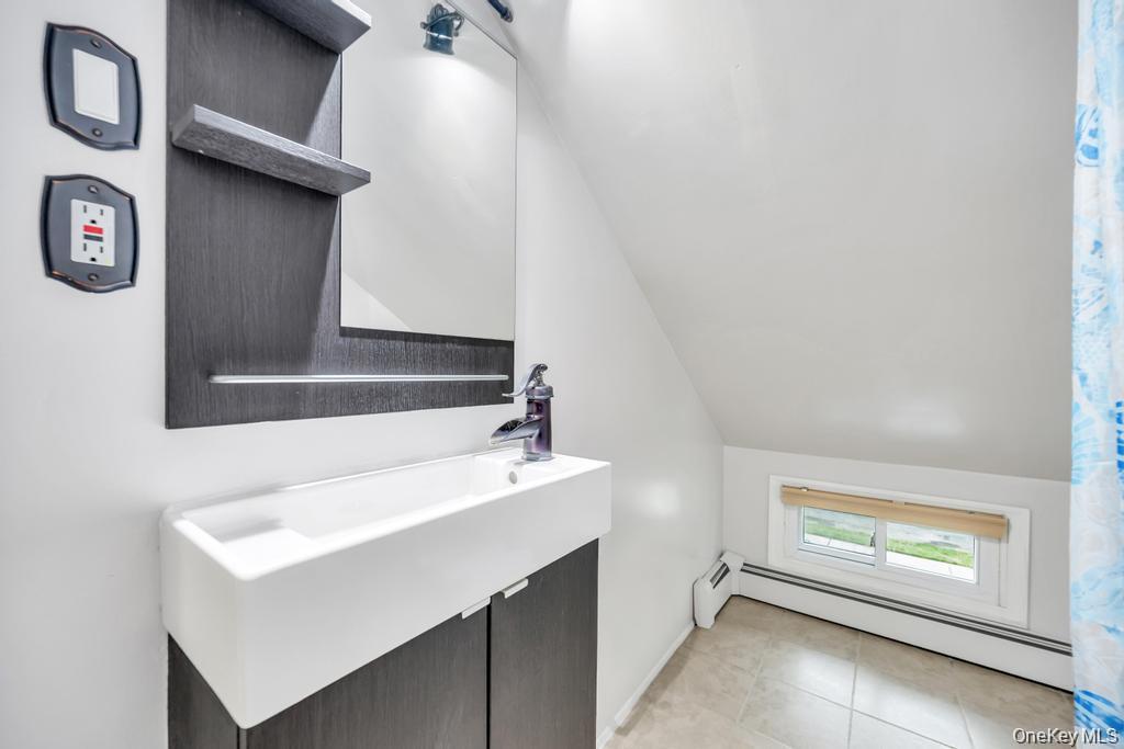 #19 photo, 46 Hardy Lane, Westbury , NY 11590