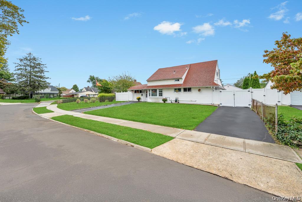 #2 photo, 46 Hardy Lane, Westbury , NY 11590