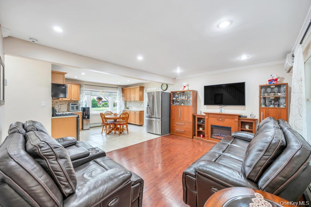 #6 photo, 46 Hardy Lane, Westbury , NY 11590