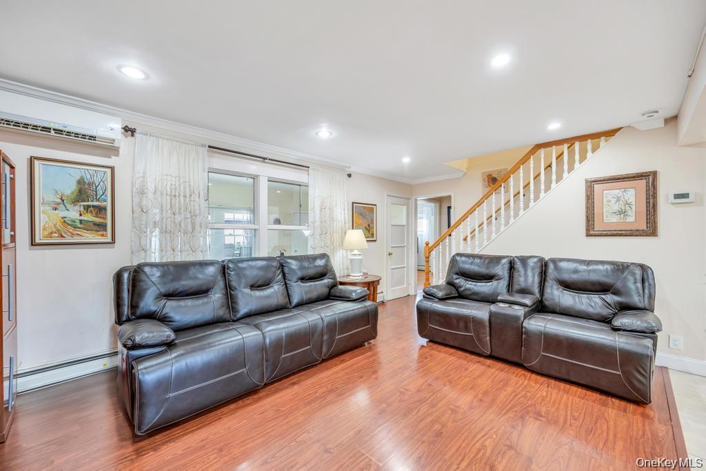 #7 photo, 46 Hardy Lane, Westbury , NY 11590