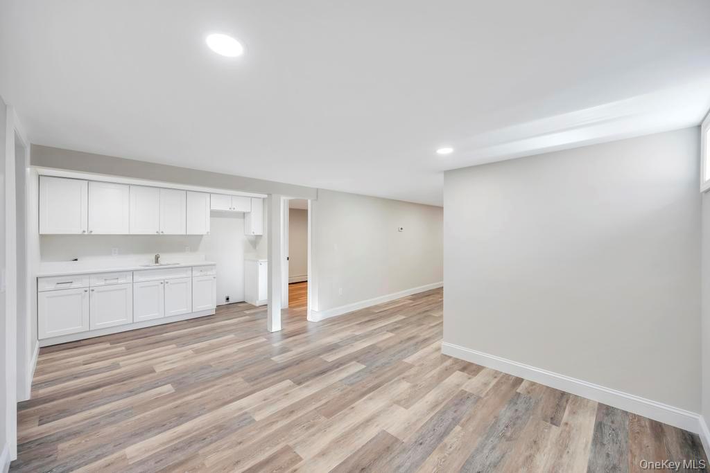 #20 photo, 16 Columbus Avenue, מחוז סאפוק Brentwood , NY 11717