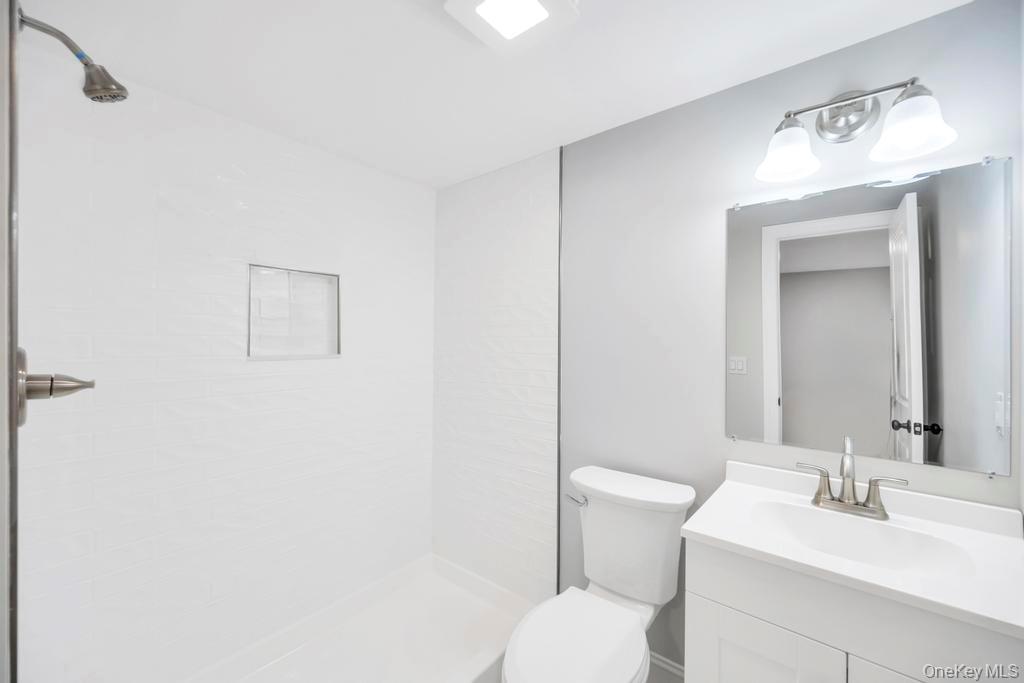 #23 photo, 16 Columbus Avenue, מחוז סאפוק Brentwood , NY 11717