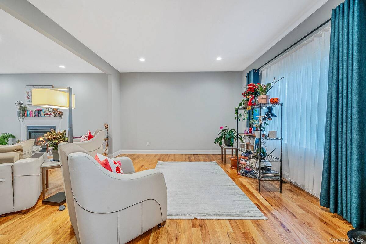 #5 photo, 152 Wood, Centereach , NY 11720