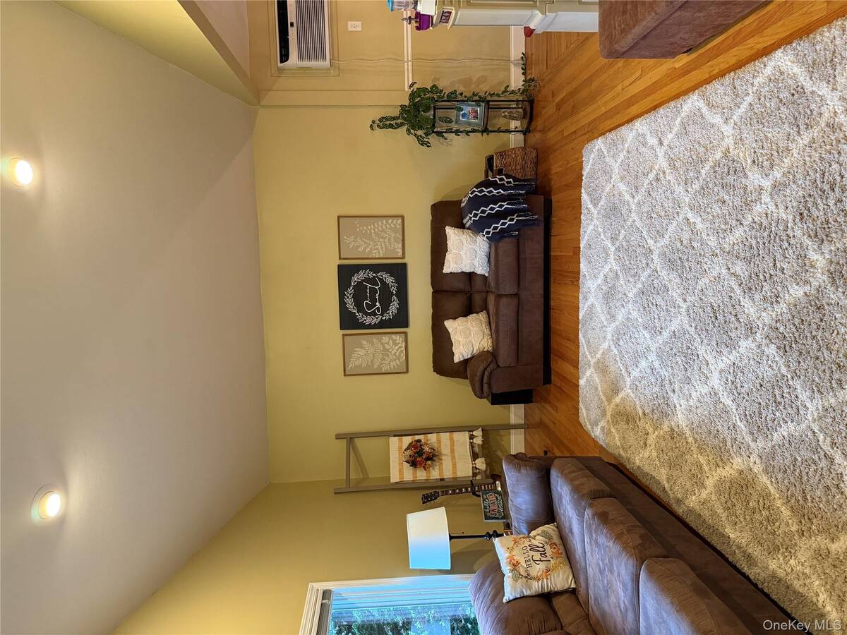 #3 photo, 15 Penn Drive, Smithtown , NY 11787