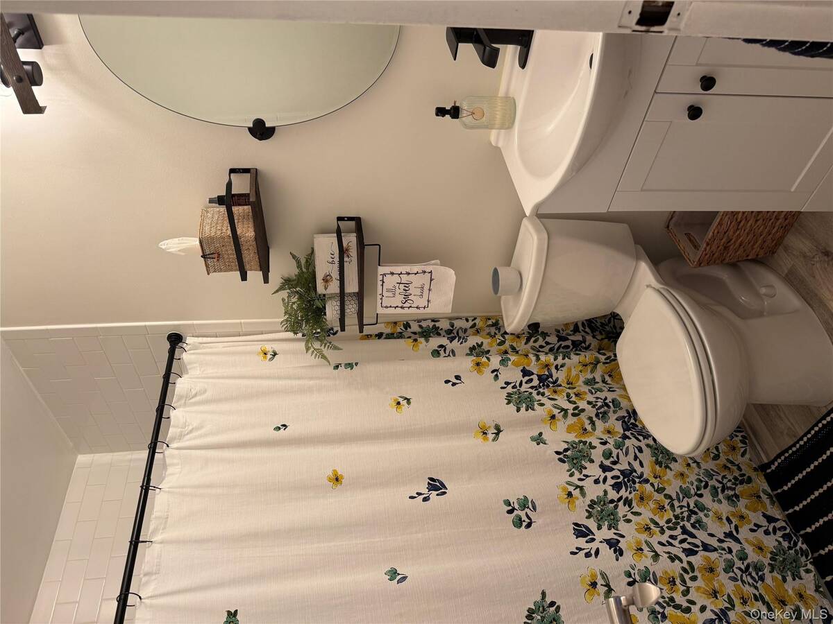 #6 photo, 15 Penn Drive, Smithtown , NY 11787