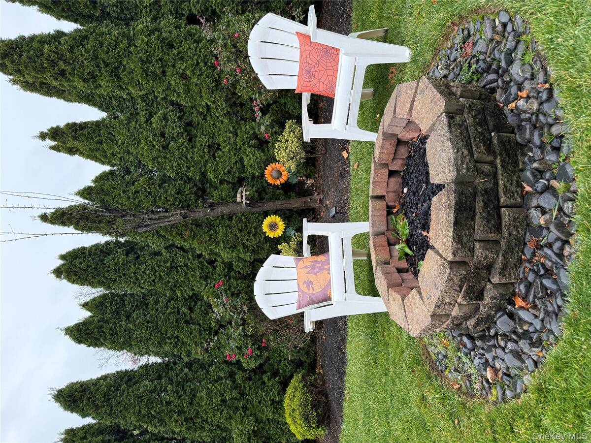 #8 photo, 15 Penn Drive, Smithtown , NY 11787