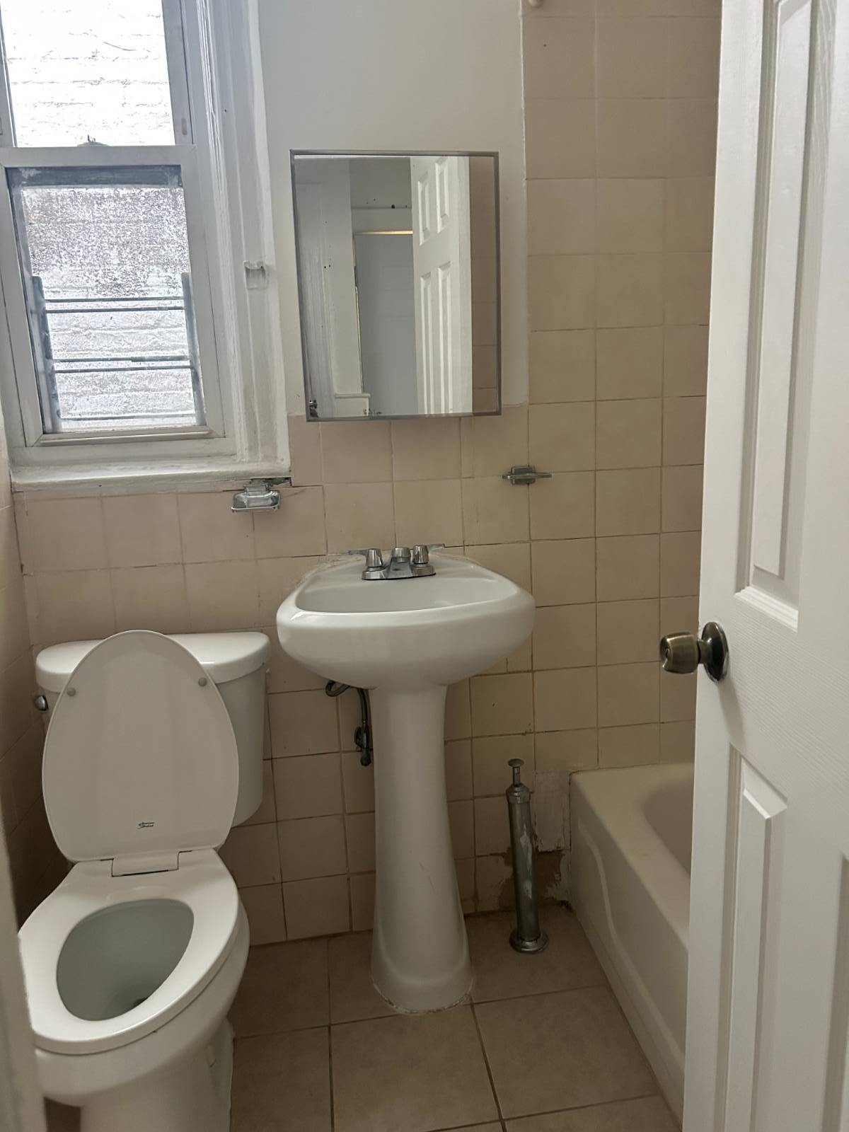 #3 photo, Avenue J, ब्रुकलीन Flatlands , NY 11210