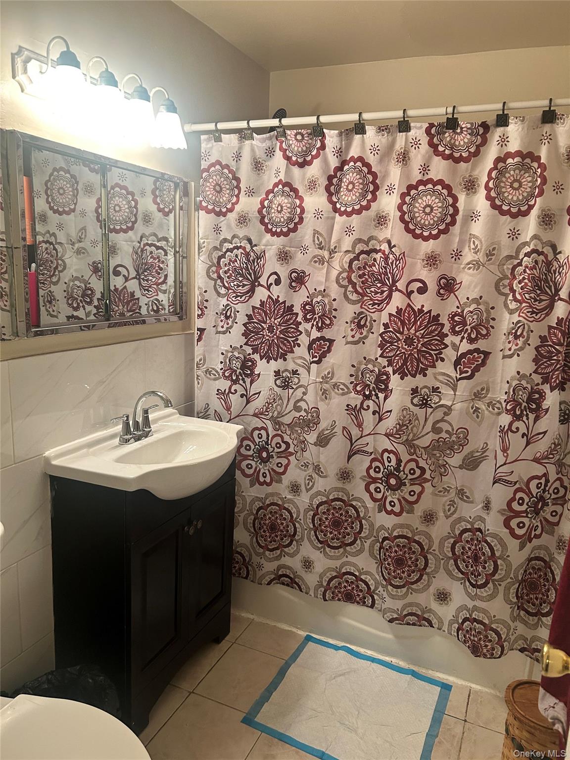 #5 photo, 1024 E 214th Street, Bronx , NY 10469