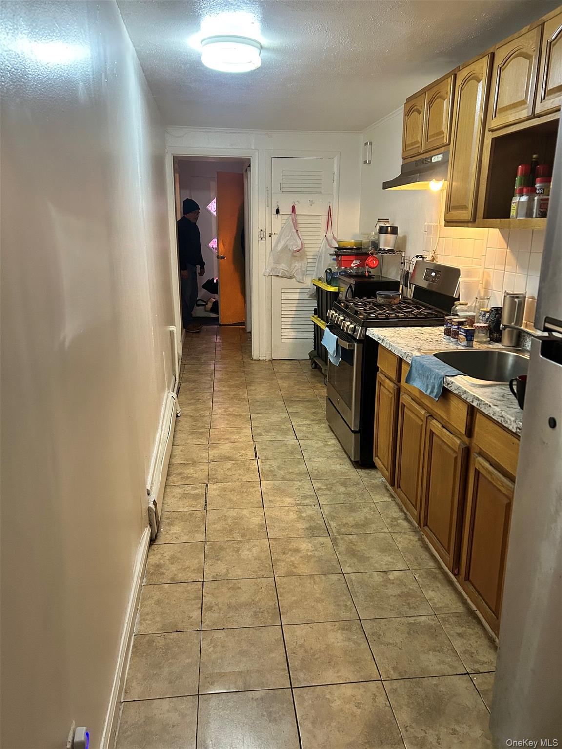 #6 photo, 1024 E 214th Street, Bronx , NY 10469