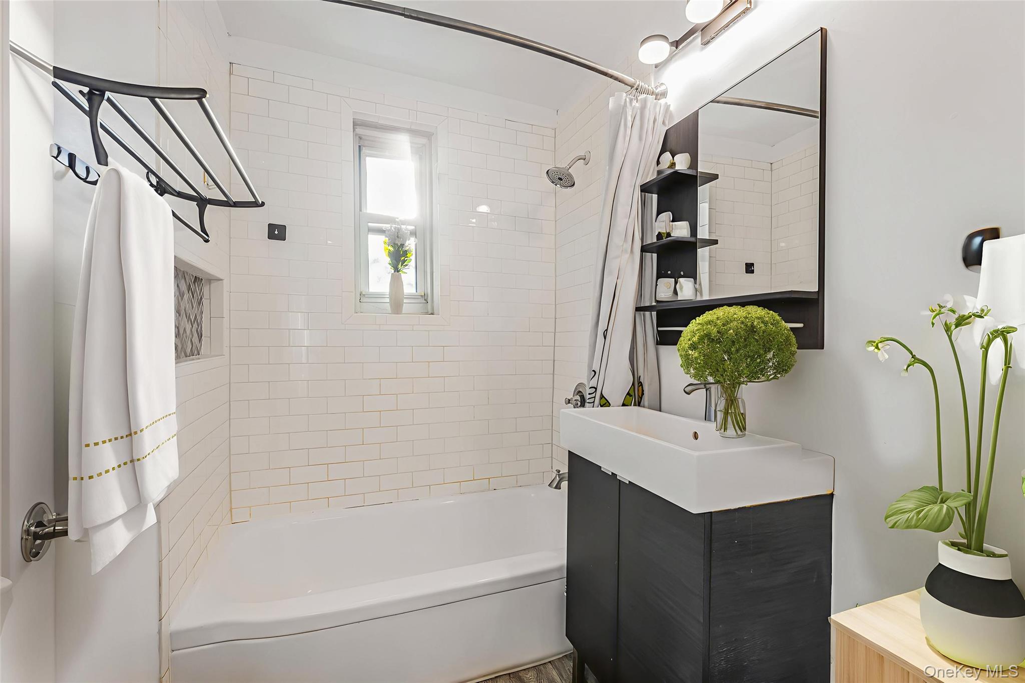 #13 photo, 1300 Midland Avenue, Yonkers , NY 10704