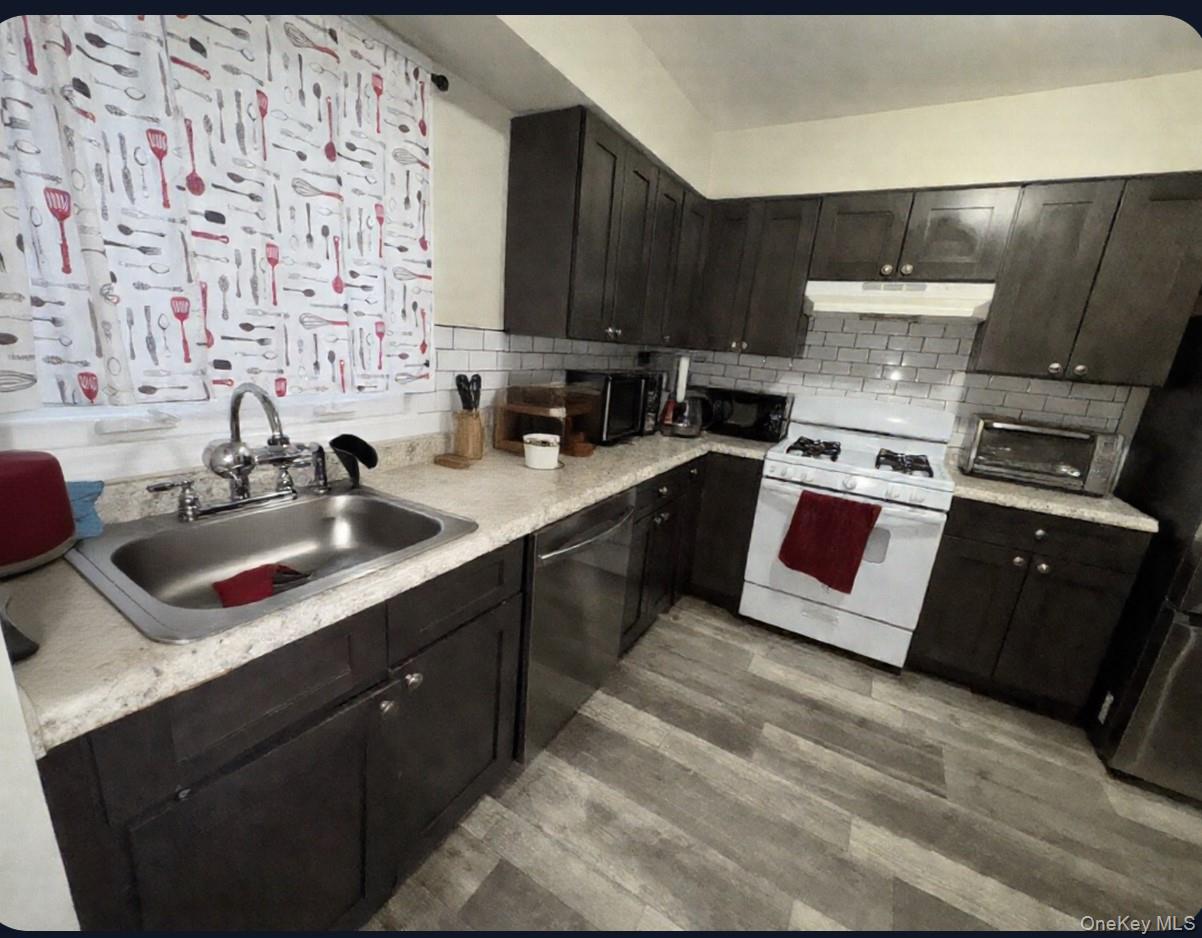 #4 photo, 10 Heritage Drive, New City , NY 10956