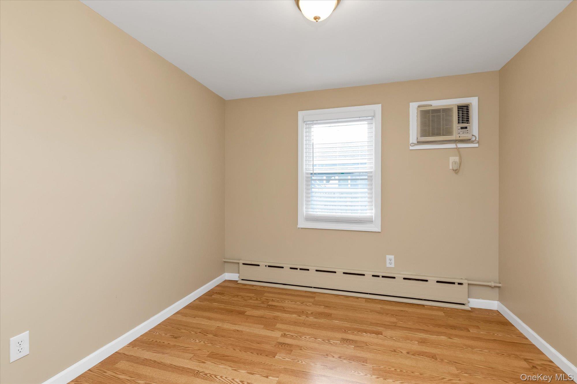 #12 photo, 31 Piave Terrace, Lindenhurst , NY 11757