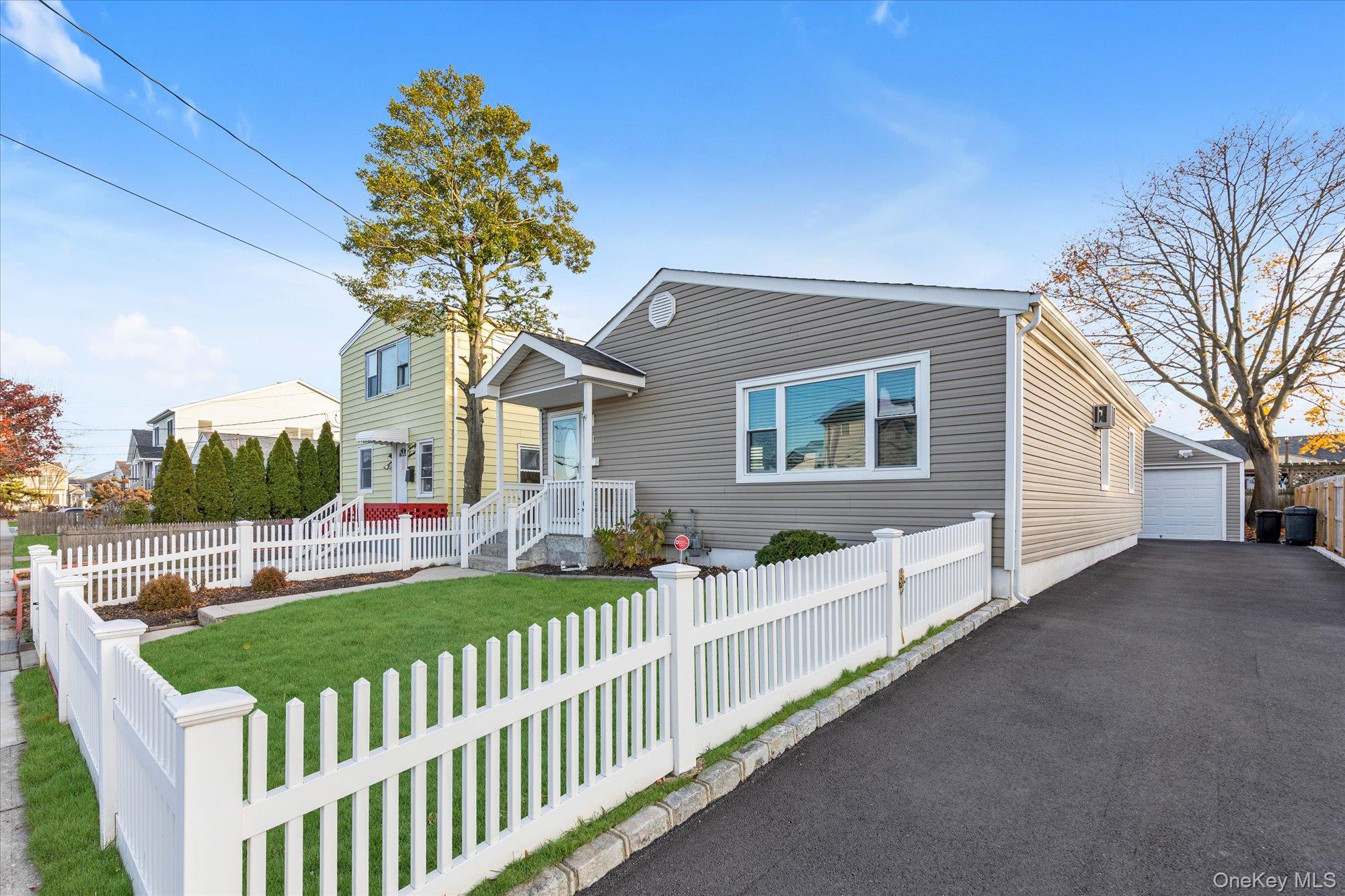 #15 photo, 31 Piave Terrace, Lindenhurst , NY 11757