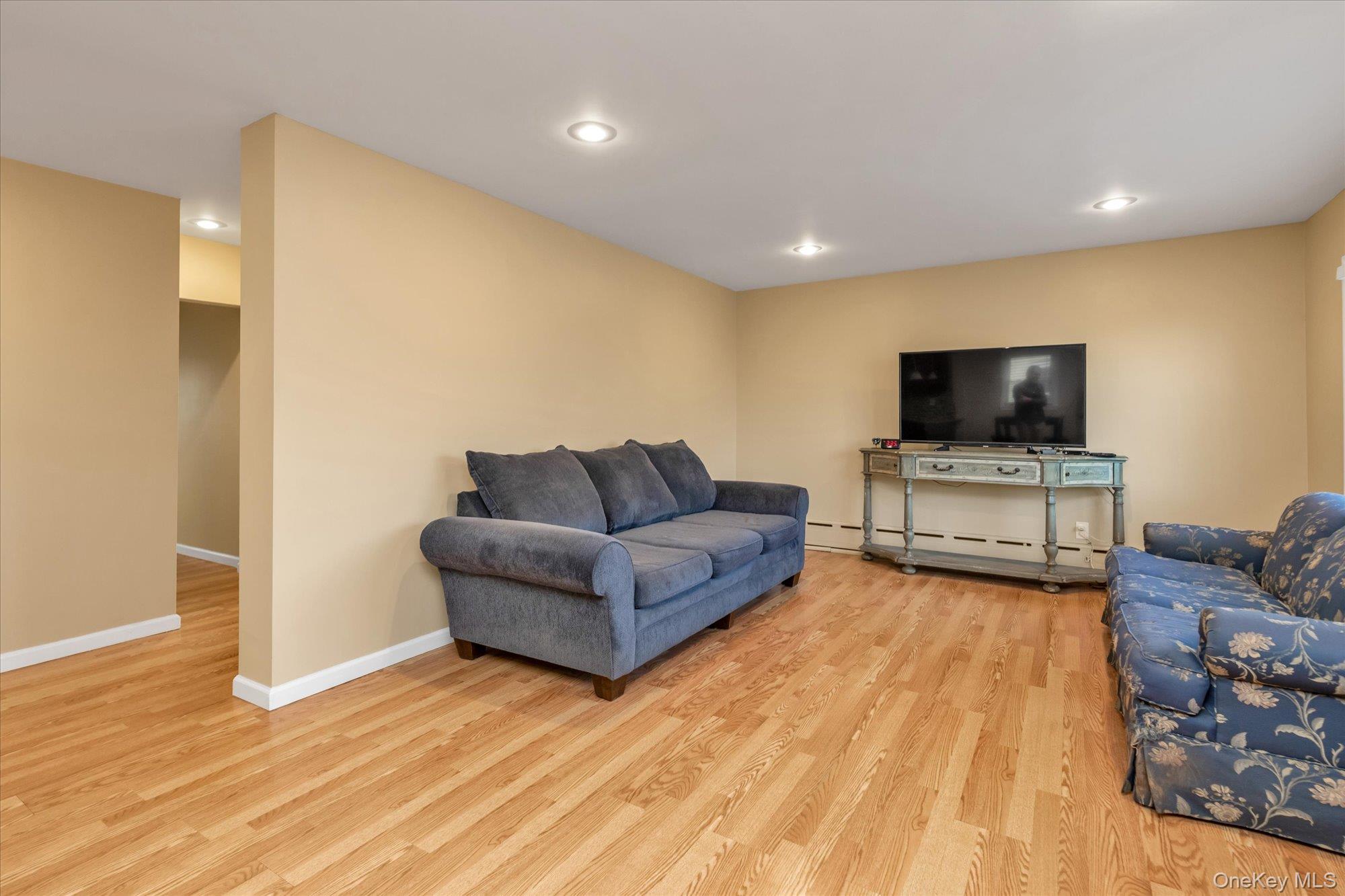 #3 photo, 31 Piave Terrace, Lindenhurst , NY 11757