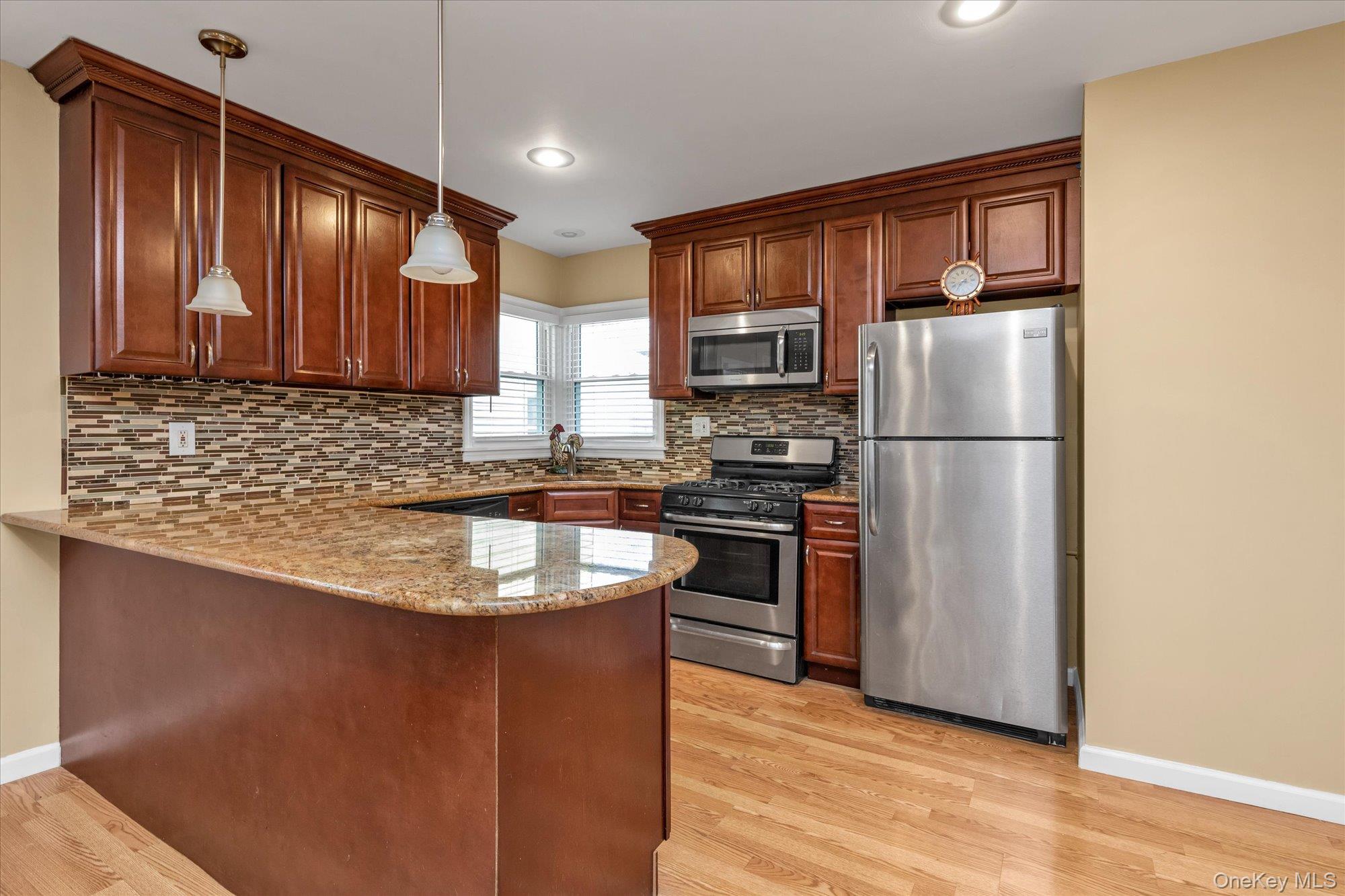 #6 photo, 31 Piave Terrace, Lindenhurst , NY 11757