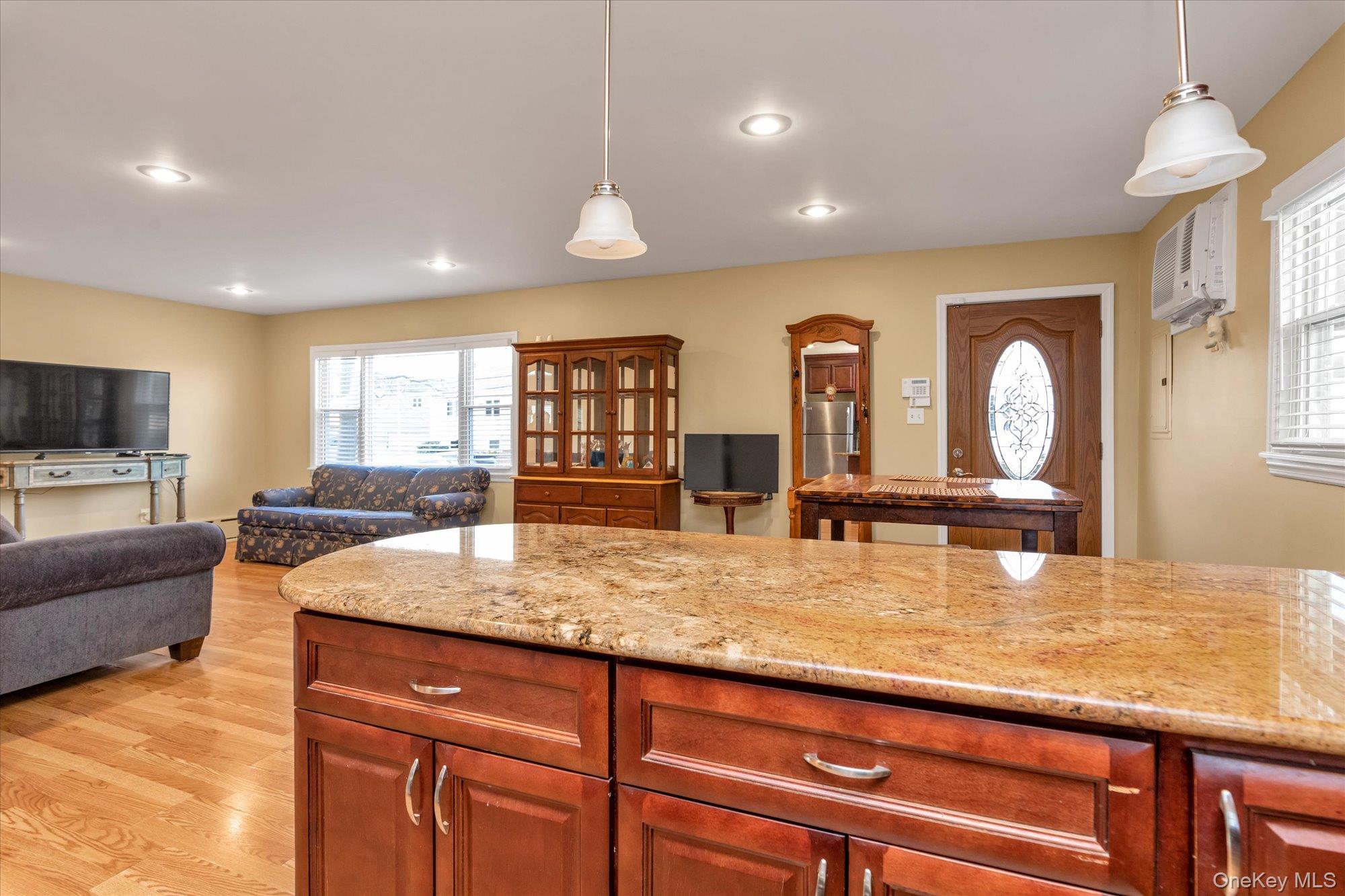 #8 photo, 31 Piave Terrace, Lindenhurst , NY 11757