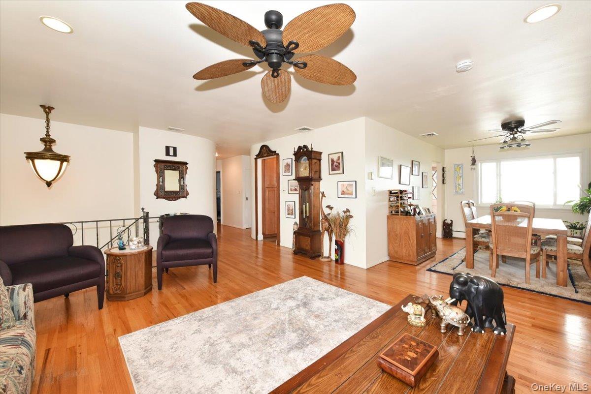 #10 photo, 3106 Clubhouse Road, Нассау ‖ Merrick , NY 11566