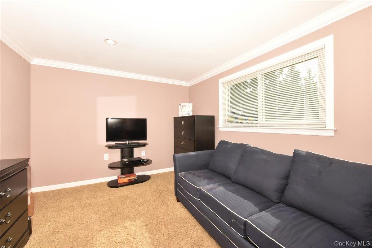 #17 photo, 3106 Clubhouse Road, Нассау ‖ Merrick , NY 11566