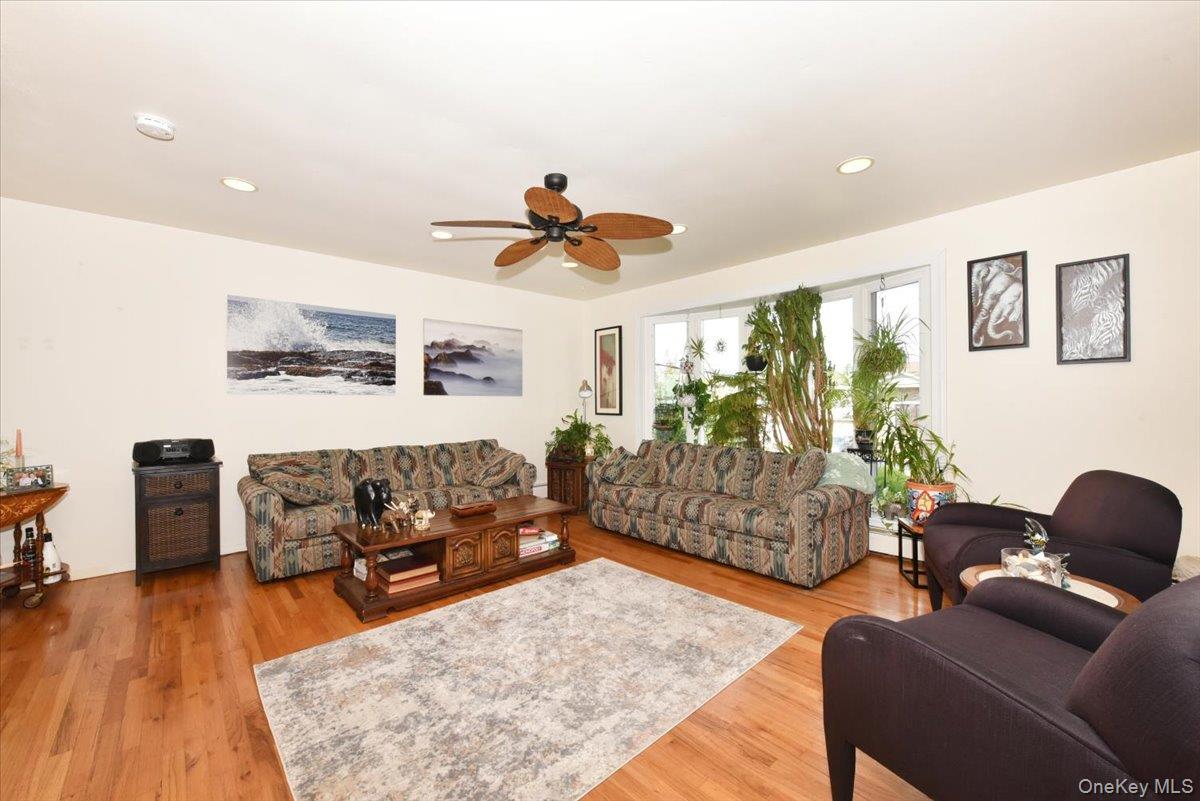 #8 photo, 3106 Clubhouse Road, Нассау ‖ Merrick , NY 11566